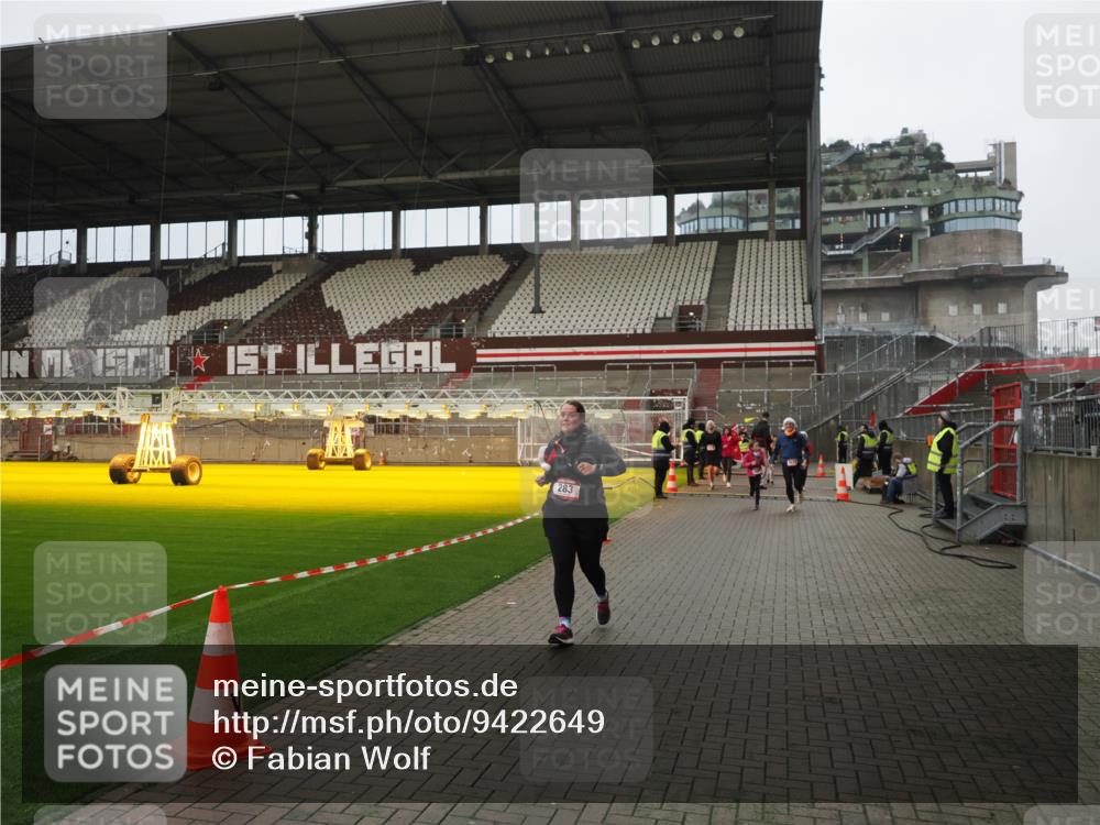 07.12.2025 - St. Pauli X-Mass-Run No. 15 Fabian Wolf http://msf.ph/oto/9422649 07.12.2025 11:53:58 Ziel 283, 287, 2229, 2625, 2626, 2629, 2759, 3249, 3418, 3507, 3510 meine-sportfotos.de