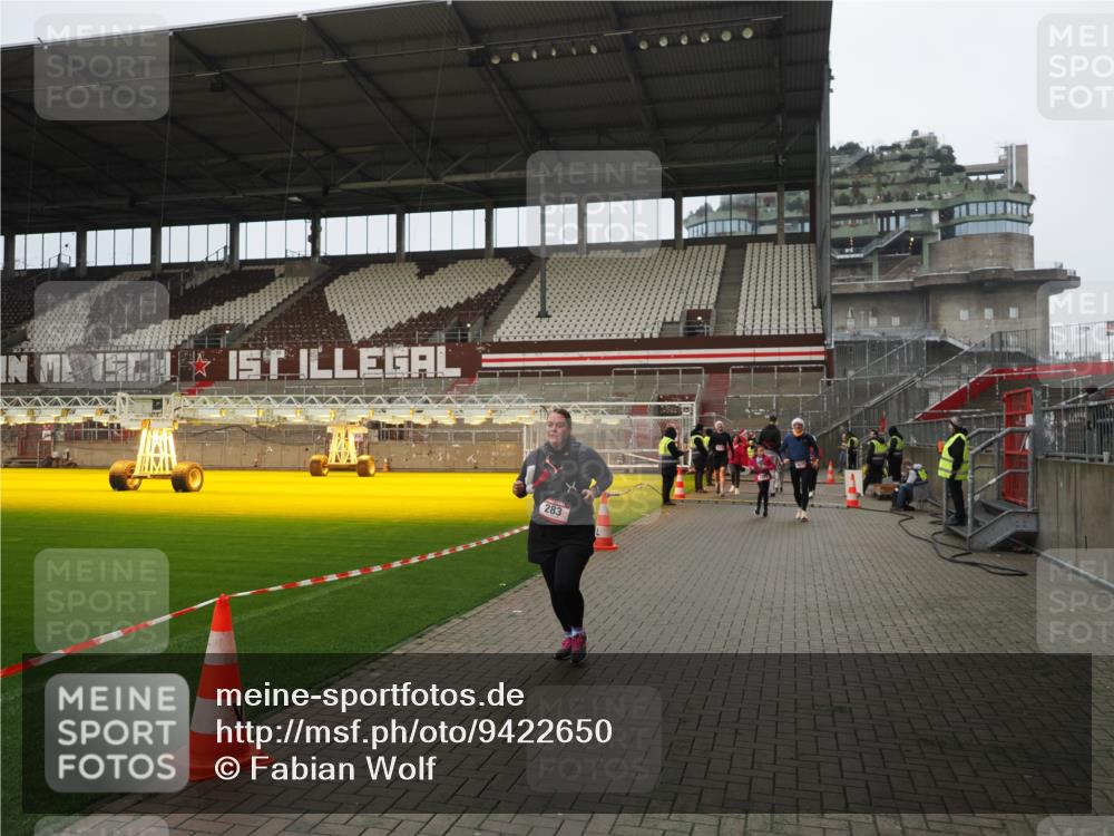07.12.2025 - St. Pauli X-Mass-Run No. 15 Fabian Wolf http://msf.ph/oto/9422650 07.12.2025 11:53:59 Ziel 283, 287, 2229, 2625, 2626, 2629, 2759, 3249, 3418, 3507, 3510 meine-sportfotos.de