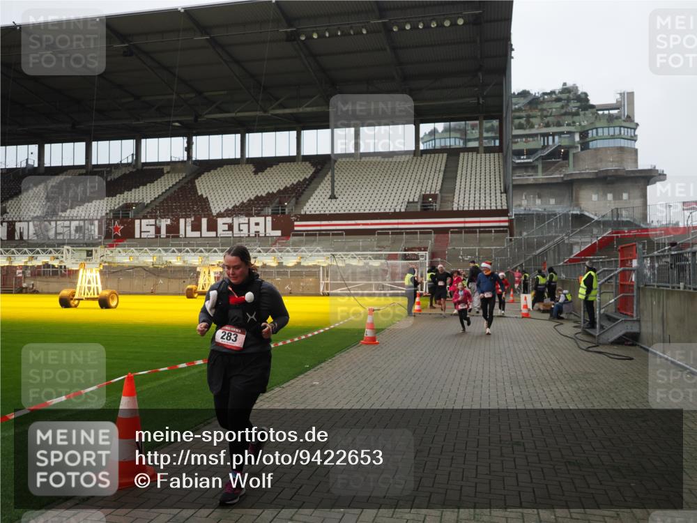 07.12.2025 - St. Pauli X-Mass-Run No. 15 Fabian Wolf http://msf.ph/oto/9422653 07.12.2025 11:54:00 Ziel 283, 287, 2229, 2625, 2626, 2629, 2759, 3249, 3418, 3507, 3510 meine-sportfotos.de