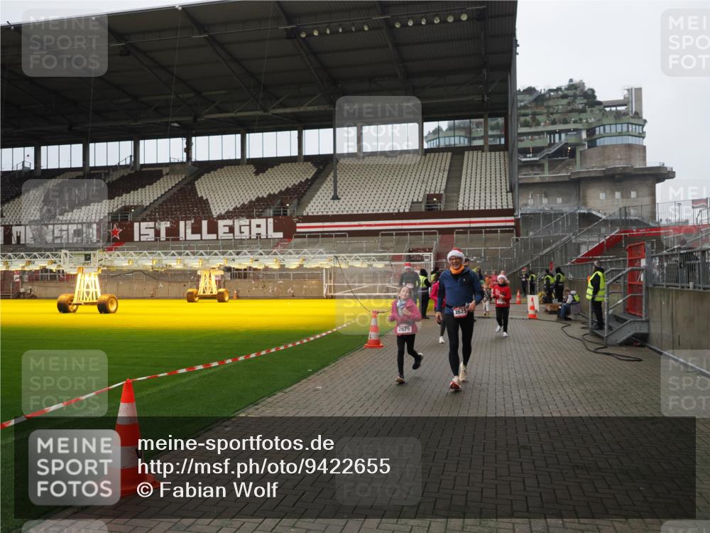 07.12.2025 - St. Pauli X-Mass-Run No. 15 Fabian Wolf http://msf.ph/oto/9422655 07.12.2025 11:54:02 Ziel 283, 287, 2229, 2625, 2626, 2629, 2759, 3031, 3249, 3418, 3507, 3510 meine-sportfotos.de