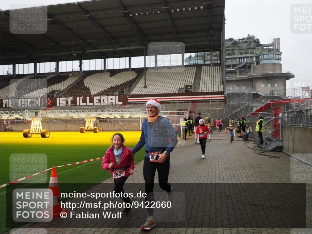 07.12.2025 - St. Pauli X-Mass-Run No. 15 Fabian Wolf http://msf.ph/oto/9422660 07.12.2025 11:54:04 Ziel 283, 287, 2229, 2625, 2626, 2629, 2759, 3031, 3249, 3418, 3507, 3510 meine-sportfotos.de