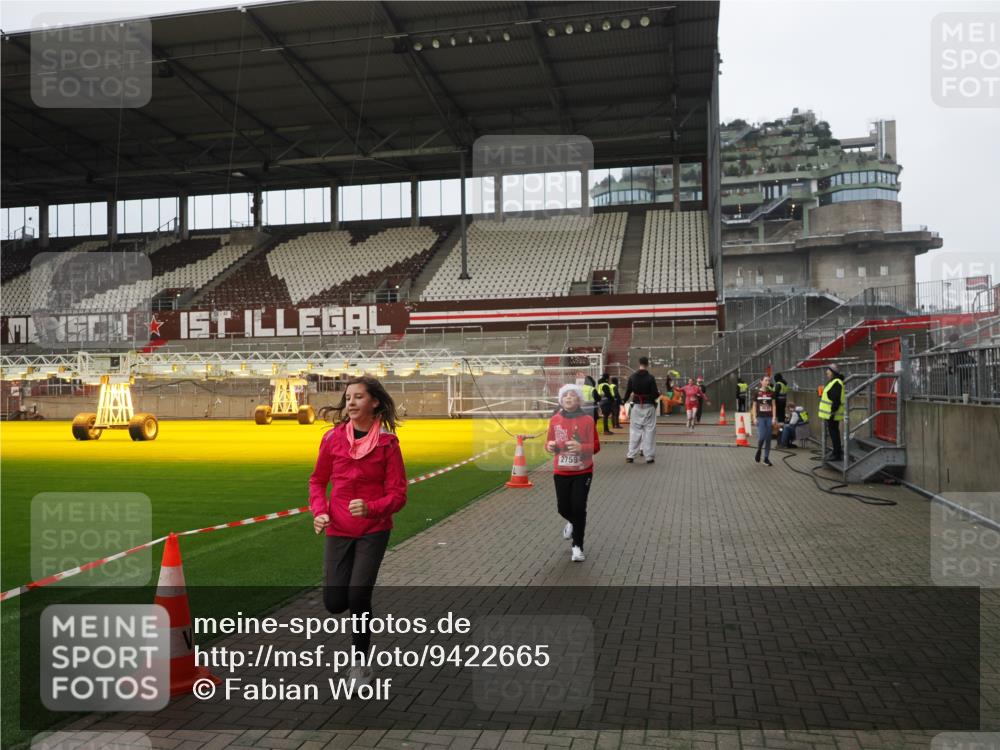 07.12.2025 - St. Pauli X-Mass-Run No. 15 Fabian Wolf http://msf.ph/oto/9422665 07.12.2025 11:54:05 Ziel 283, 287, 2229, 2625, 2626, 2629, 2759, 2963, 2970, 3031, 3249, 3418, 3507, 3510 meine-sportfotos.de