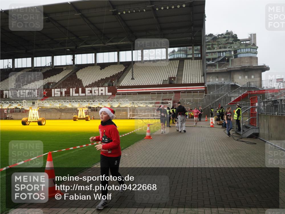 07.12.2025 - St. Pauli X-Mass-Run No. 15 Fabian Wolf http://msf.ph/oto/9422668 07.12.2025 11:54:07 Ziel 283, 2229, 2625, 2626, 2629, 2759, 2963, 2970, 3031, 3249, 3418 meine-sportfotos.de