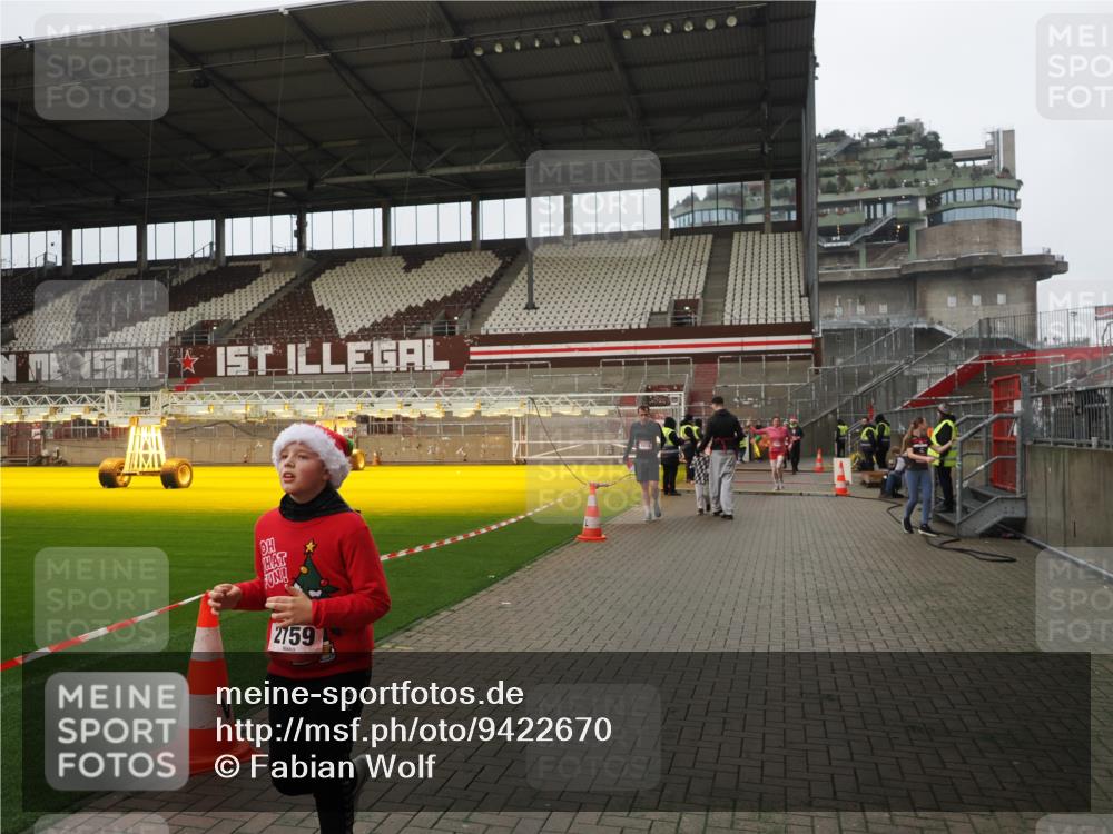 07.12.2025 - St. Pauli X-Mass-Run No. 15 Fabian Wolf http://msf.ph/oto/9422670 07.12.2025 11:54:07 Ziel 283, 2229, 2625, 2626, 2629, 2759, 2963, 2970, 3031, 3249, 3418 meine-sportfotos.de
