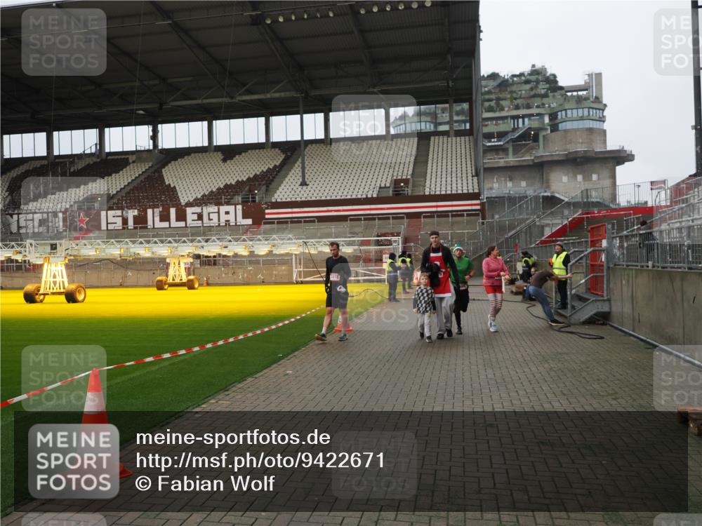 07.12.2025 - St. Pauli X-Mass-Run No. 15 Fabian Wolf http://msf.ph/oto/9422671 07.12.2025 11:54:12 Ziel 2229, 2625, 2626, 2629, 2759, 2963, 2970, 3031, 3247, 3418, 3989 meine-sportfotos.de