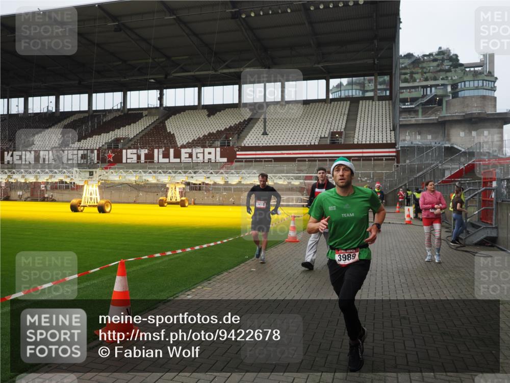 07.12.2025 - St. Pauli X-Mass-Run No. 15 Fabian Wolf http://msf.ph/oto/9422678 07.12.2025 11:54:14 Ziel 2229, 2625, 2626, 2629, 2759, 2963, 2970, 3031, 3247, 3418, 3989 meine-sportfotos.de