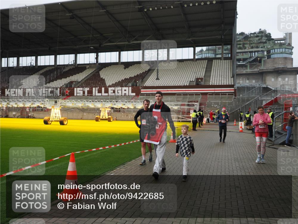 07.12.2025 - St. Pauli X-Mass-Run No. 15 Fabian Wolf http://msf.ph/oto/9422685 07.12.2025 11:54:16 Ziel 2229, 2626, 2629, 2759, 2963, 2970, 3031, 3247, 3418, 3989 meine-sportfotos.de