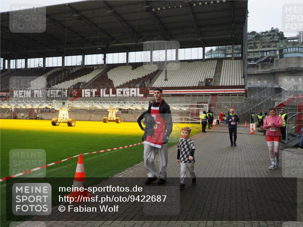 07.12.2025 - St. Pauli X-Mass-Run No. 15 Fabian Wolf http://msf.ph/oto/9422687 07.12.2025 11:54:16 Ziel 2229, 2626, 2629, 2759, 2963, 2970, 3031, 3247, 3418, 3989 meine-sportfotos.de