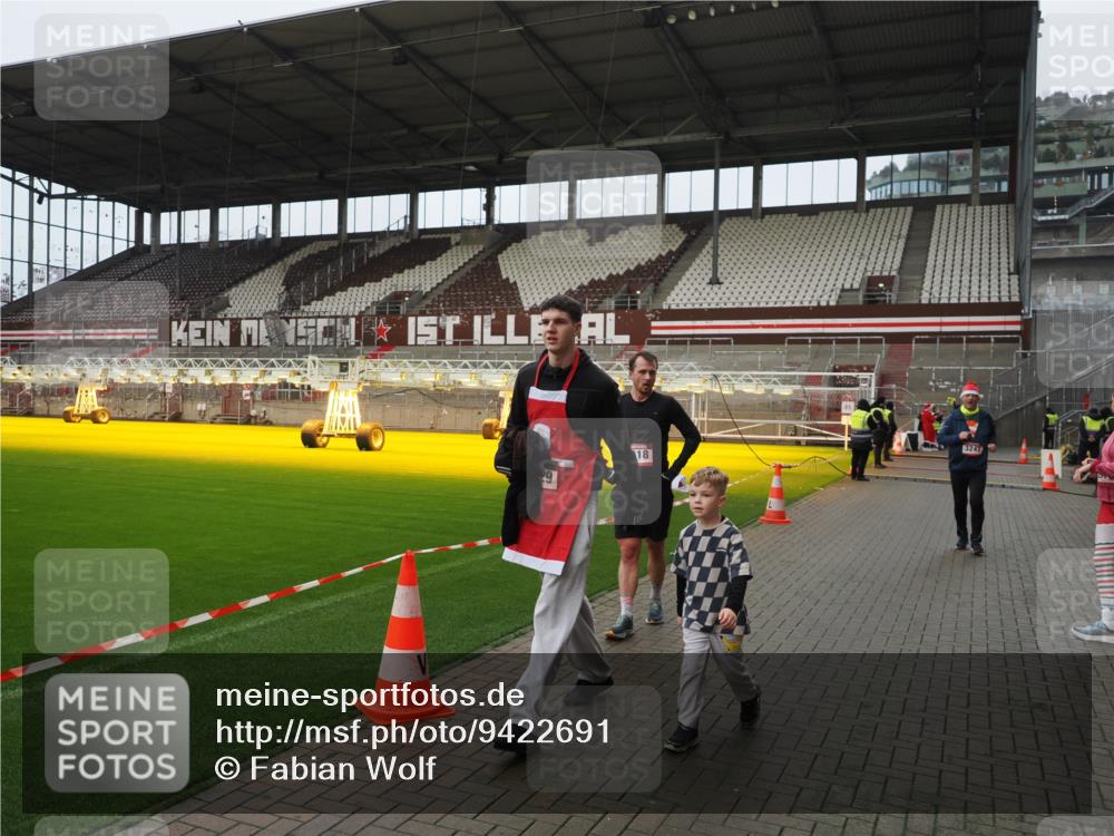07.12.2025 - St. Pauli X-Mass-Run No. 15 Fabian Wolf http://msf.ph/oto/9422691 07.12.2025 11:54:17 Ziel 2626, 2759, 2963, 2970, 3031, 3247, 3418, 3989 meine-sportfotos.de