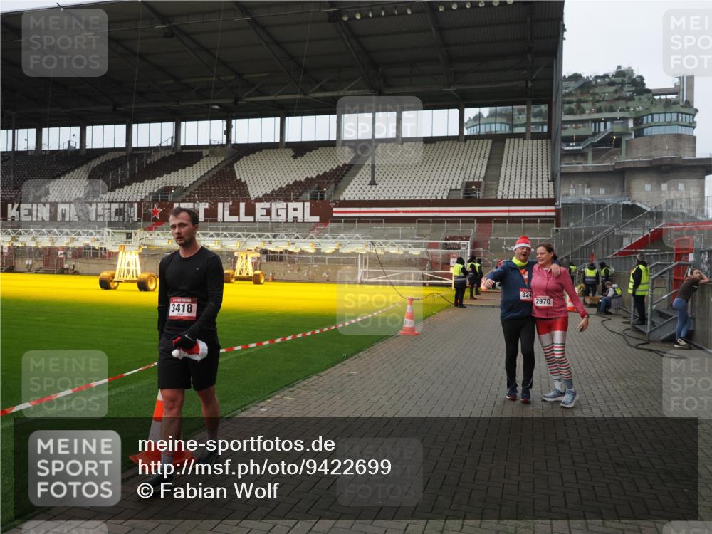07.12.2025 - St. Pauli X-Mass-Run No. 15 Fabian Wolf http://msf.ph/oto/9422699 07.12.2025 11:54:20 Ziel 2963, 2970, 3031, 3247, 3446, 3989 meine-sportfotos.de
