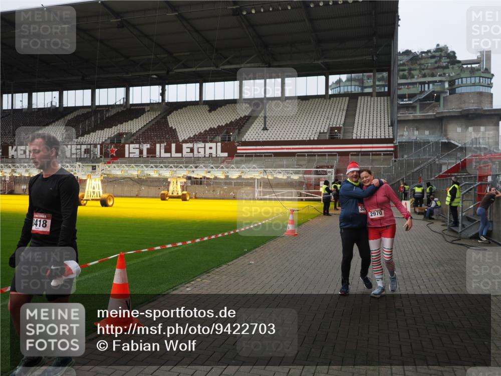 07.12.2025 - St. Pauli X-Mass-Run No. 15 Fabian Wolf http://msf.ph/oto/9422703 07.12.2025 11:54:21 Ziel 2963, 2970, 3031, 3247, 3446, 3989 meine-sportfotos.de
