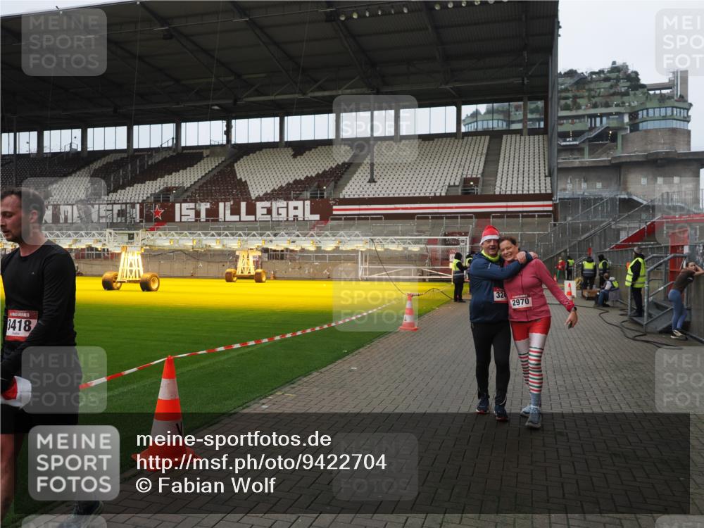 07.12.2025 - St. Pauli X-Mass-Run No. 15 Fabian Wolf http://msf.ph/oto/9422704 07.12.2025 11:54:21 Ziel 2963, 2970, 3031, 3247, 3446, 3989 meine-sportfotos.de