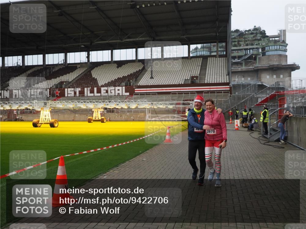 07.12.2025 - St. Pauli X-Mass-Run No. 15 Fabian Wolf http://msf.ph/oto/9422706 07.12.2025 11:54:21 Ziel 2963, 2970, 3031, 3247, 3446, 3989 meine-sportfotos.de