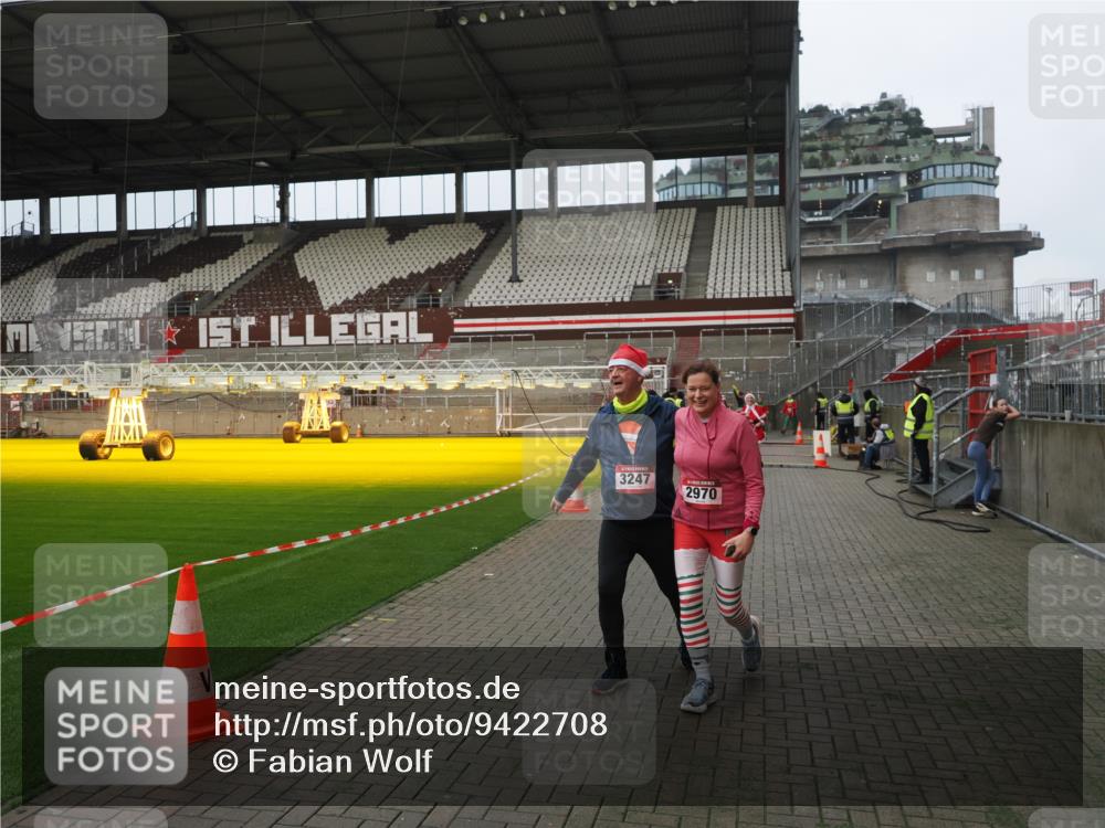 07.12.2025 - St. Pauli X-Mass-Run No. 15 Fabian Wolf http://msf.ph/oto/9422708 07.12.2025 11:54:22 Ziel 2963, 2970, 3031, 3247, 3446, 3989 meine-sportfotos.de