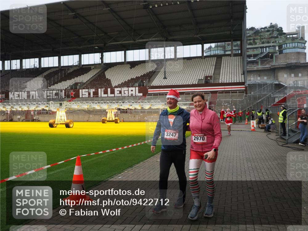 07.12.2025 - St. Pauli X-Mass-Run No. 15 Fabian Wolf http://msf.ph/oto/9422712 07.12.2025 11:54:22 Ziel 2963, 2970, 3031, 3247, 3446, 3989 meine-sportfotos.de