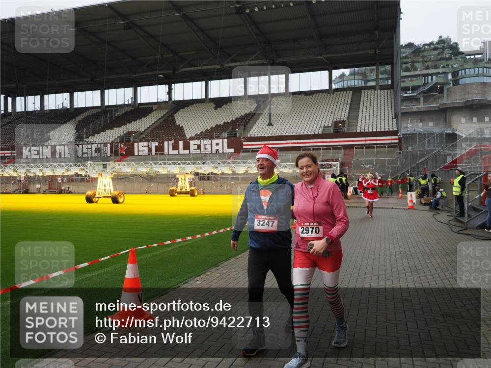07.12.2025 - St. Pauli X-Mass-Run No. 15 Fabian Wolf http://msf.ph/oto/9422713 07.12.2025 11:54:23 Ziel 2963, 2970, 3247, 3446, 3989 meine-sportfotos.de