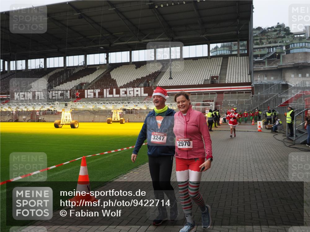 07.12.2025 - St. Pauli X-Mass-Run No. 15 Fabian Wolf http://msf.ph/oto/9422714 07.12.2025 11:54:23 Ziel 2963, 2970, 3247, 3446, 3989 meine-sportfotos.de