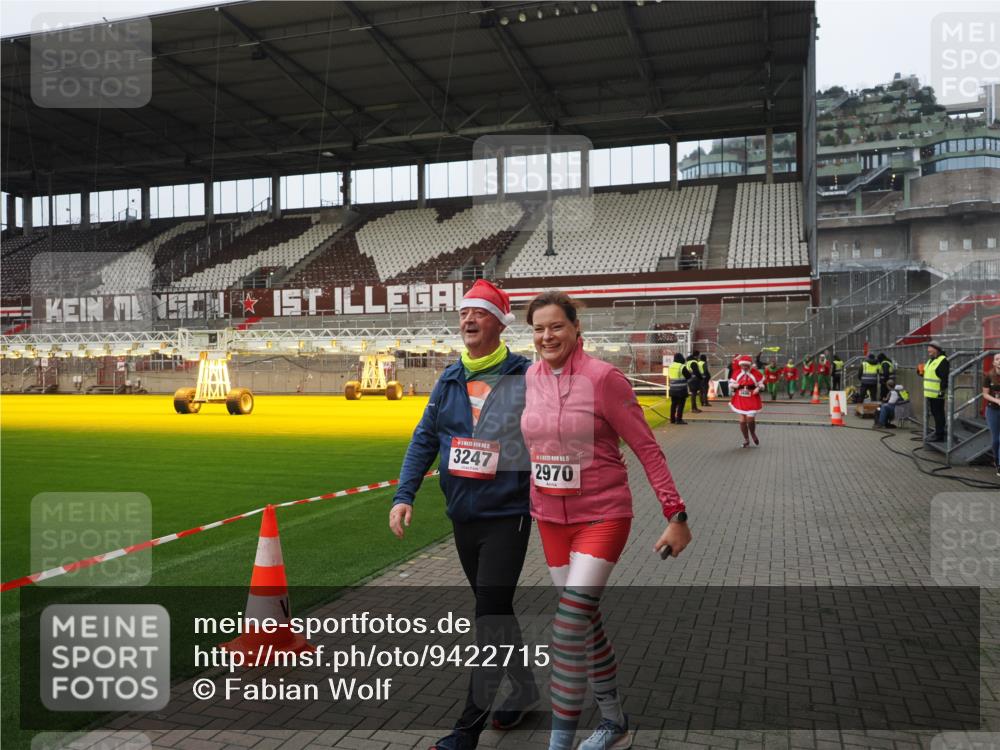 07.12.2025 - St. Pauli X-Mass-Run No. 15 Fabian Wolf http://msf.ph/oto/9422715 07.12.2025 11:54:23 Ziel 2963, 2970, 3247, 3446, 3989 meine-sportfotos.de