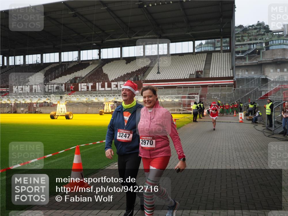 07.12.2025 - St. Pauli X-Mass-Run No. 15 Fabian Wolf http://msf.ph/oto/9422716 07.12.2025 11:54:23 Ziel 2963, 2970, 3247, 3446, 3989 meine-sportfotos.de