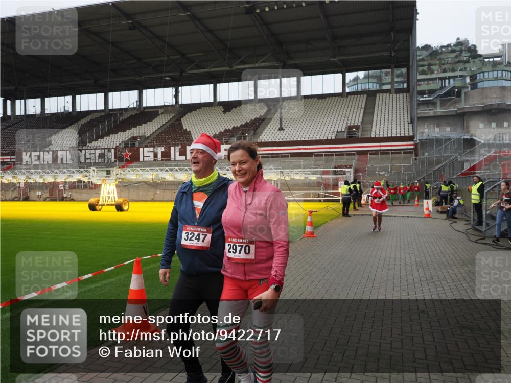 07.12.2025 - St. Pauli X-Mass-Run No. 15 Fabian Wolf http://msf.ph/oto/9422717 07.12.2025 11:54:23 Ziel 2963, 2970, 3247, 3446, 3989 meine-sportfotos.de