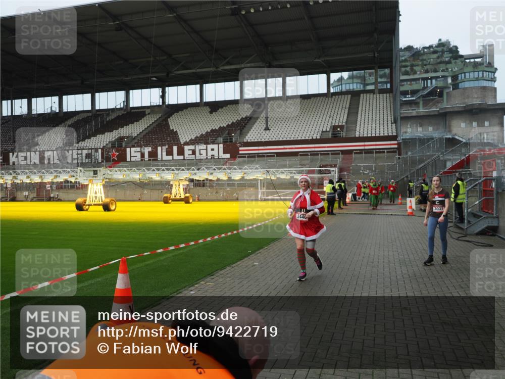 07.12.2025 - St. Pauli X-Mass-Run No. 15 Fabian Wolf http://msf.ph/oto/9422719 07.12.2025 11:54:27 Ziel 2775, 2778, 3247, 3446, 3989 meine-sportfotos.de