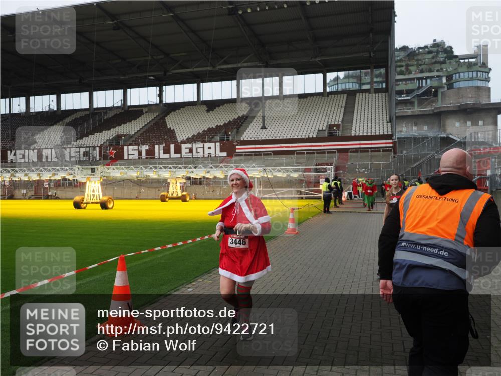 07.12.2025 - St. Pauli X-Mass-Run No. 15 Fabian Wolf http://msf.ph/oto/9422721 07.12.2025 11:54:28 Ziel 2775, 2778, 2782, 3247, 3446, 3989 meine-sportfotos.de