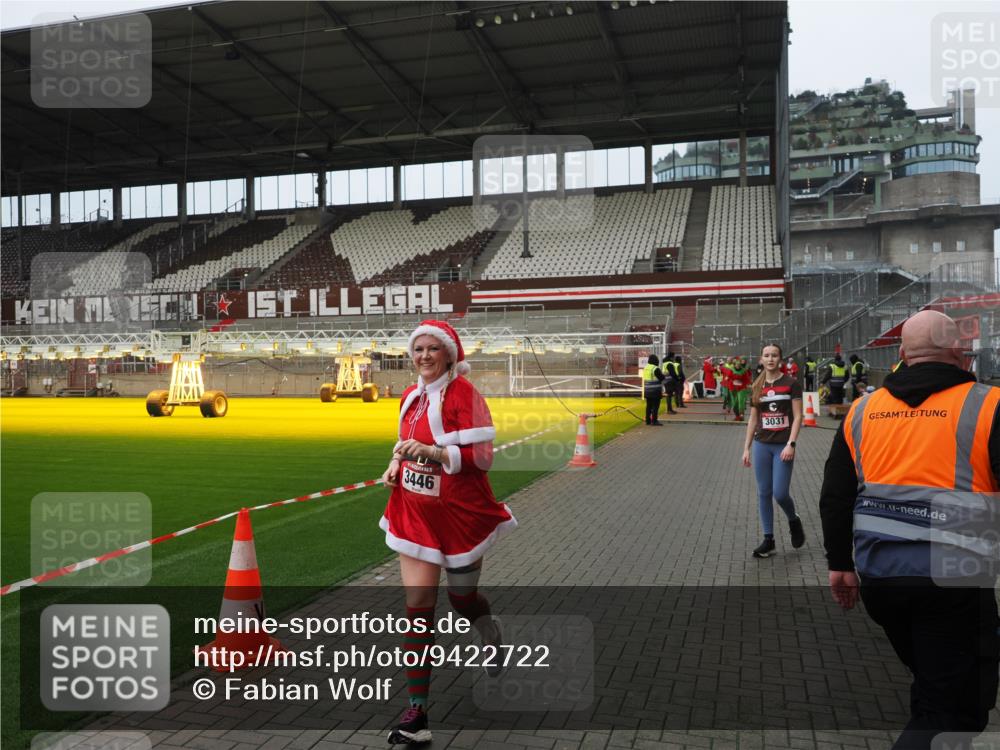 07.12.2025 - St. Pauli X-Mass-Run No. 15 Fabian Wolf http://msf.ph/oto/9422722 07.12.2025 11:54:28 Ziel 2775, 2778, 2782, 3247, 3446, 3989 meine-sportfotos.de