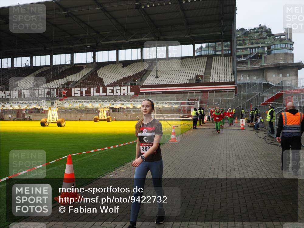 07.12.2025 - St. Pauli X-Mass-Run No. 15 Fabian Wolf http://msf.ph/oto/9422732 07.12.2025 11:54:31 Ziel 1331, 1784, 2775, 2778, 2782, 2783, 3446 meine-sportfotos.de