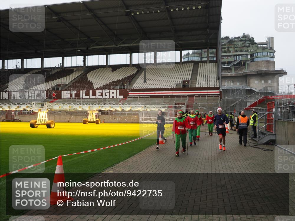 07.12.2025 - St. Pauli X-Mass-Run No. 15 Fabian Wolf http://msf.ph/oto/9422735 07.12.2025 11:54:35 Ziel 333, 1331, 1784, 2775, 2778, 2782, 2783, 3446 meine-sportfotos.de