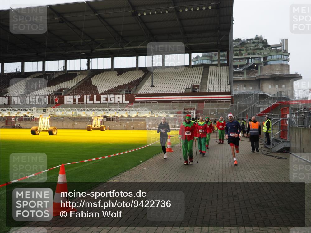 07.12.2025 - St. Pauli X-Mass-Run No. 15 Fabian Wolf http://msf.ph/oto/9422736 07.12.2025 11:54:35 Ziel 333, 1331, 1784, 2775, 2778, 2782, 2783, 3446 meine-sportfotos.de