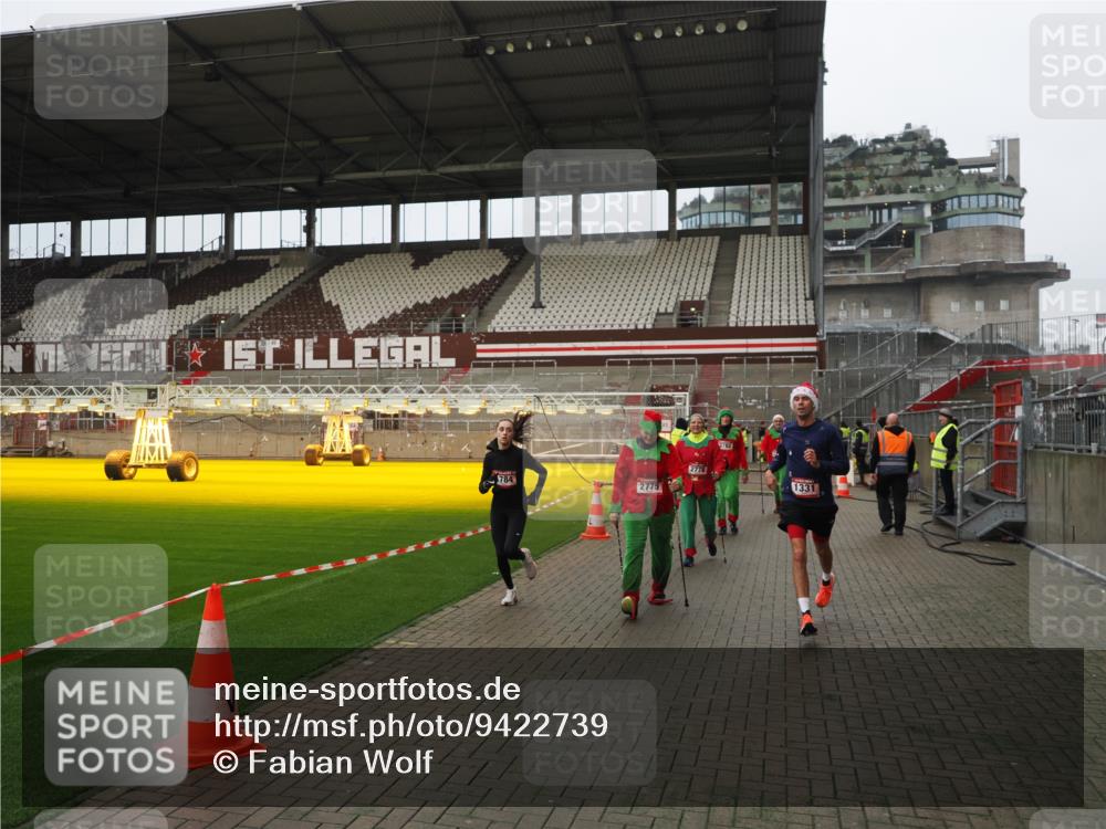 07.12.2025 - St. Pauli X-Mass-Run No. 15 Fabian Wolf http://msf.ph/oto/9422739 07.12.2025 11:54:35 Ziel 333, 1331, 1784, 2775, 2778, 2782, 2783, 3446 meine-sportfotos.de