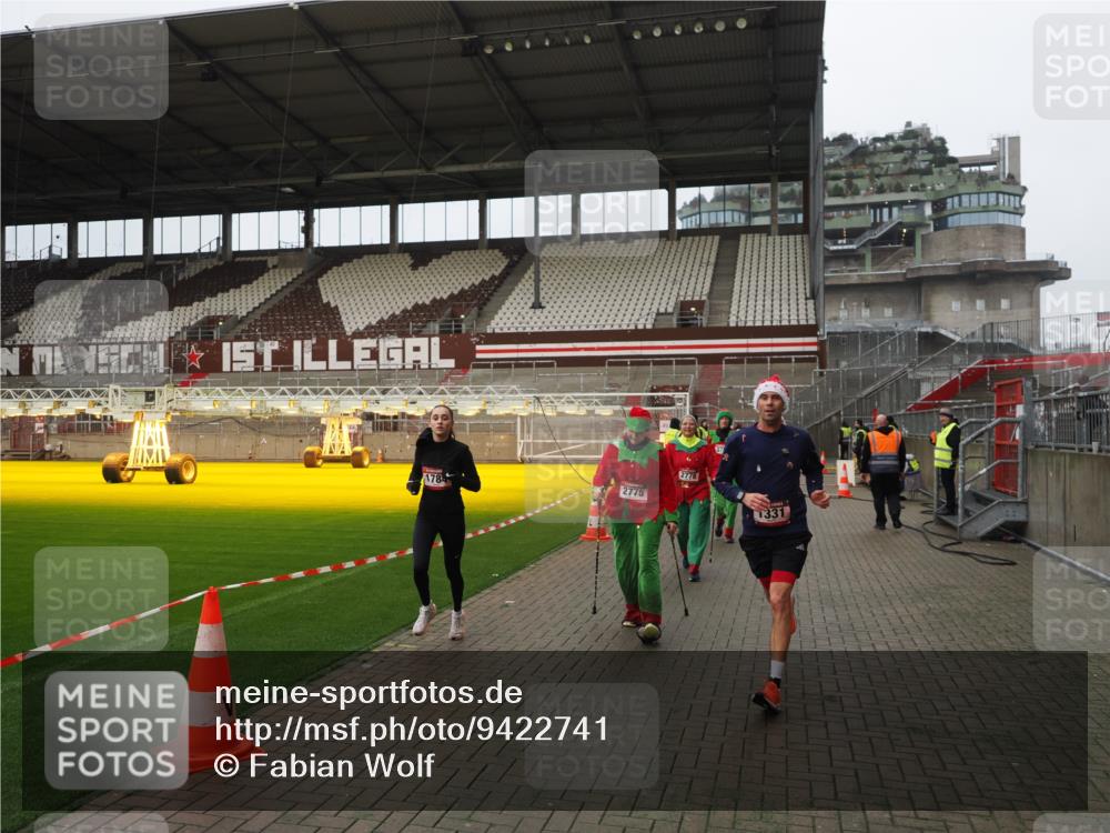 07.12.2025 - St. Pauli X-Mass-Run No. 15 Fabian Wolf http://msf.ph/oto/9422741 07.12.2025 11:54:36 Ziel 333, 1331, 1784, 2775, 2778, 2782, 2783, 3446 meine-sportfotos.de