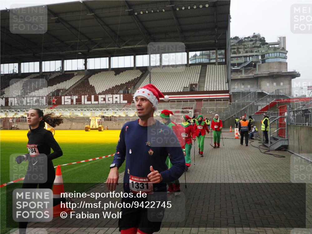 07.12.2025 - St. Pauli X-Mass-Run No. 15 Fabian Wolf http://msf.ph/oto/9422745 07.12.2025 11:54:37 Ziel 333, 1331, 1784, 2775, 2778, 2782, 2783, 3446 meine-sportfotos.de
