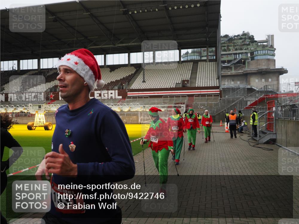 07.12.2025 - St. Pauli X-Mass-Run No. 15 Fabian Wolf http://msf.ph/oto/9422746 07.12.2025 11:54:37 Ziel 333, 1331, 1784, 2775, 2778, 2782, 2783, 3446 meine-sportfotos.de
