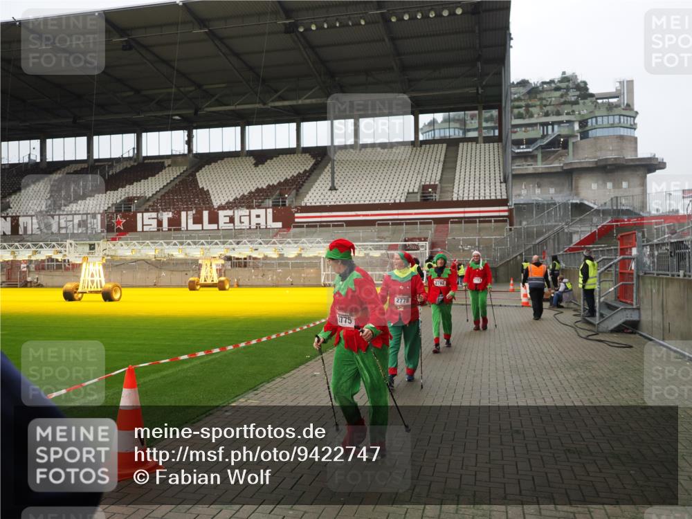 07.12.2025 - St. Pauli X-Mass-Run No. 15 Fabian Wolf http://msf.ph/oto/9422747 07.12.2025 11:54:37 Ziel 333, 1331, 1784, 2775, 2778, 2782, 2783, 3446 meine-sportfotos.de
