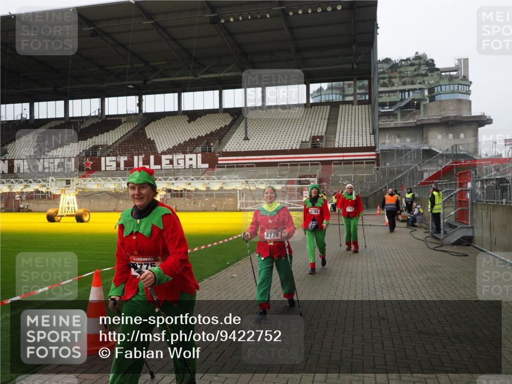 07.12.2025 - St. Pauli X-Mass-Run No. 15 Fabian Wolf http://msf.ph/oto/9422752 07.12.2025 11:54:38 Ziel 333, 1331, 1784, 2775, 2778, 2782, 2783, 3446 meine-sportfotos.de