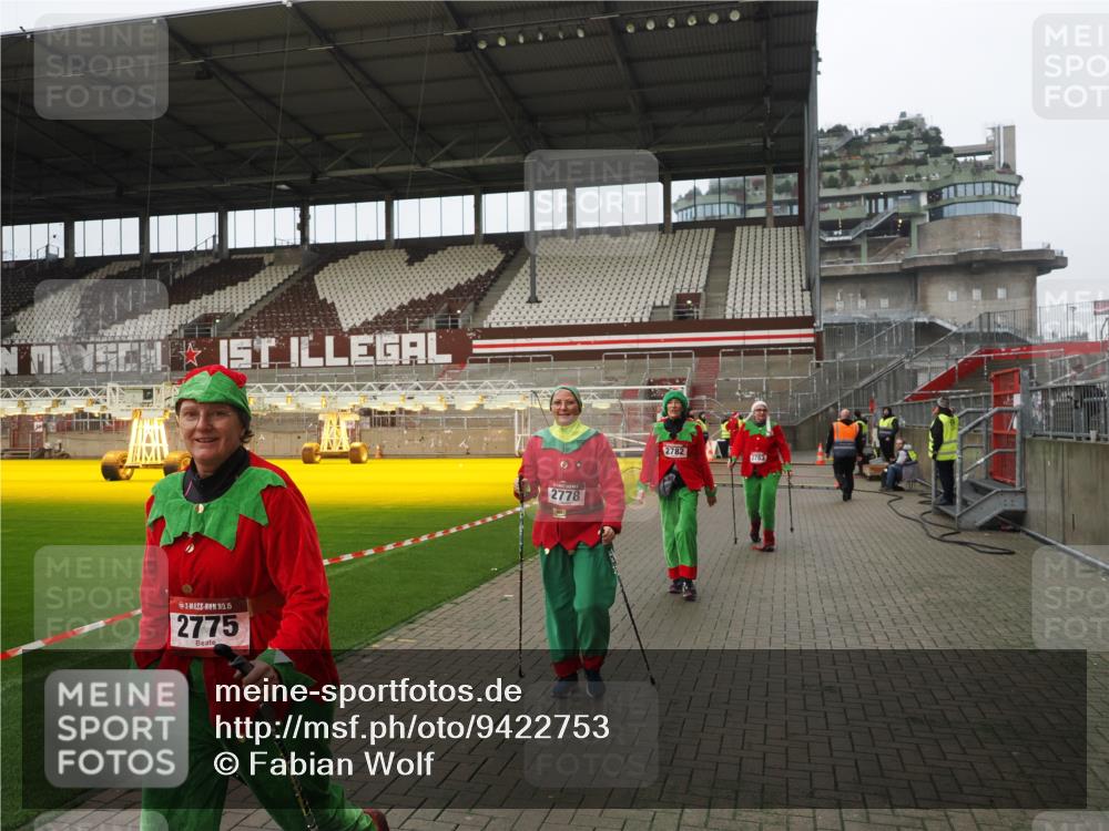 07.12.2025 - St. Pauli X-Mass-Run No. 15 Fabian Wolf http://msf.ph/oto/9422753 07.12.2025 11:54:38 Ziel 333, 1331, 1784, 2775, 2778, 2782, 2783, 3446 meine-sportfotos.de