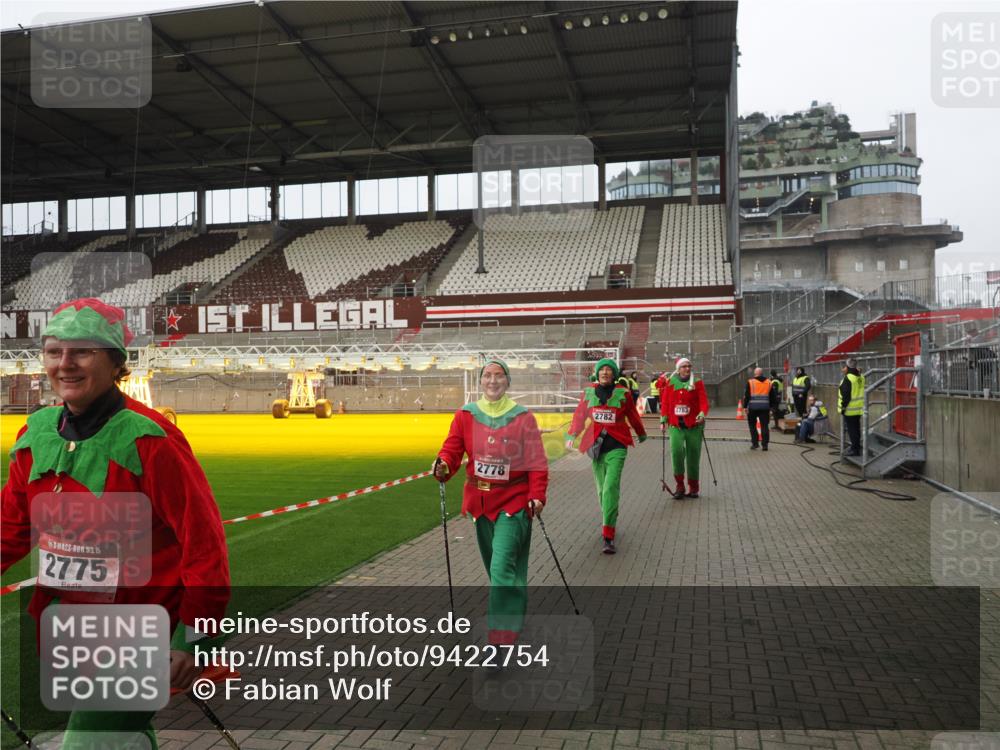 07.12.2025 - St. Pauli X-Mass-Run No. 15 Fabian Wolf http://msf.ph/oto/9422754 07.12.2025 11:54:38 Ziel 333, 1331, 1784, 2775, 2778, 2782, 2783, 3446 meine-sportfotos.de