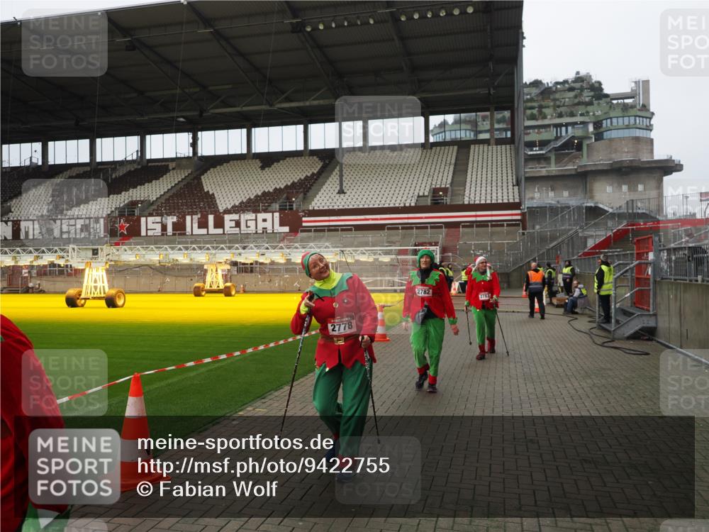 07.12.2025 - St. Pauli X-Mass-Run No. 15 Fabian Wolf http://msf.ph/oto/9422755 07.12.2025 11:54:39 Ziel 333, 1331, 1784, 2775, 2778, 2782, 2783, 3446 meine-sportfotos.de