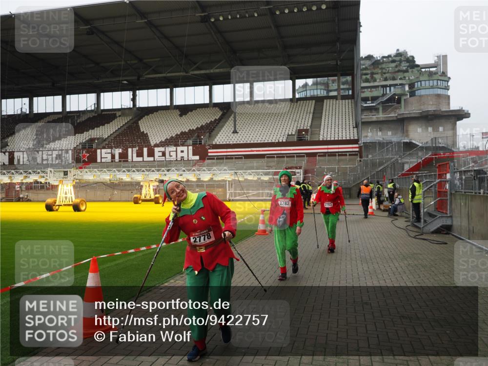 07.12.2025 - St. Pauli X-Mass-Run No. 15 Fabian Wolf http://msf.ph/oto/9422757 07.12.2025 11:54:39 Ziel 333, 1331, 1784, 2775, 2778, 2782, 2783, 3446 meine-sportfotos.de