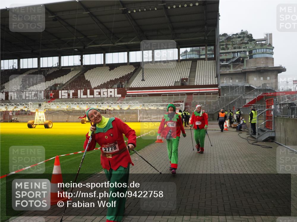 07.12.2025 - St. Pauli X-Mass-Run No. 15 Fabian Wolf http://msf.ph/oto/9422758 07.12.2025 11:54:39 Ziel 333, 1331, 1784, 2775, 2778, 2782, 2783, 3446 meine-sportfotos.de