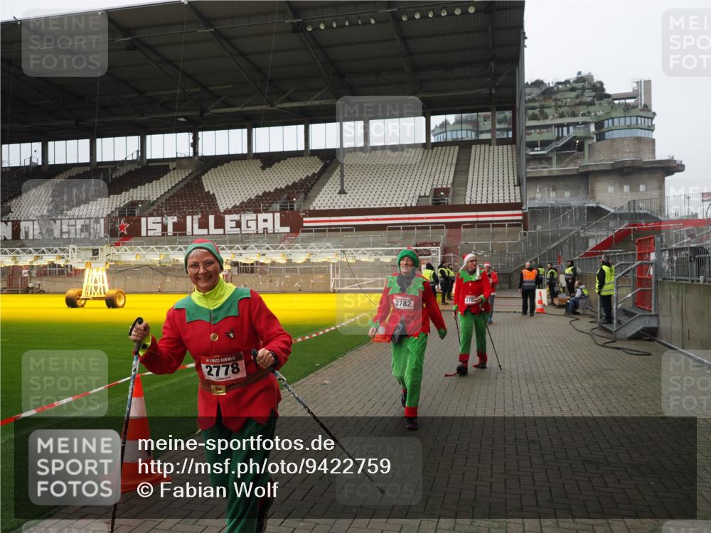 07.12.2025 - St. Pauli X-Mass-Run No. 15 Fabian Wolf http://msf.ph/oto/9422759 07.12.2025 11:54:39 Ziel 333, 1331, 1784, 2775, 2778, 2782, 2783, 3446 meine-sportfotos.de