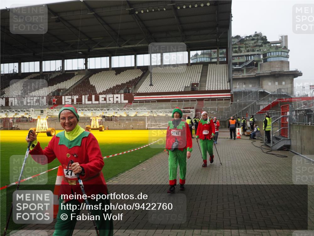 07.12.2025 - St. Pauli X-Mass-Run No. 15 Fabian Wolf http://msf.ph/oto/9422760 07.12.2025 11:54:40 Ziel 333, 1331, 1784, 2775, 2778, 2782, 2783 meine-sportfotos.de