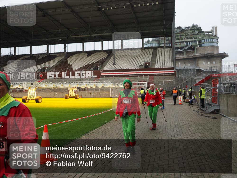 07.12.2025 - St. Pauli X-Mass-Run No. 15 Fabian Wolf http://msf.ph/oto/9422762 07.12.2025 11:54:40 Ziel 333, 1331, 1784, 2775, 2778, 2782, 2783 meine-sportfotos.de