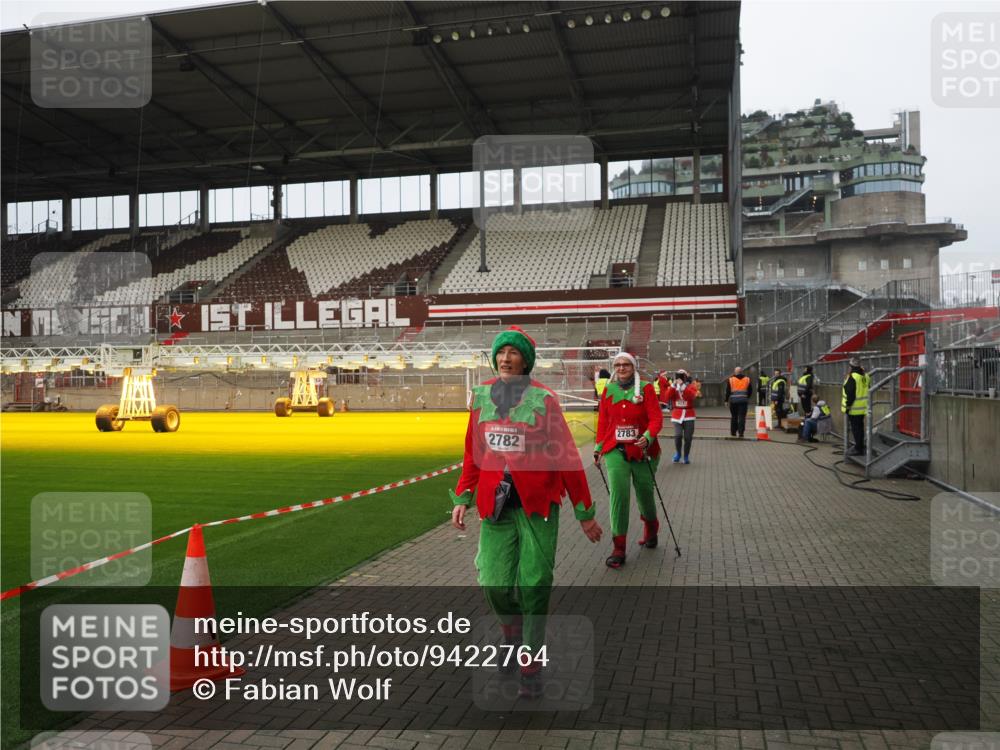07.12.2025 - St. Pauli X-Mass-Run No. 15 Fabian Wolf http://msf.ph/oto/9422764 07.12.2025 11:54:40 Ziel 333, 1331, 1784, 2775, 2778, 2782, 2783 meine-sportfotos.de