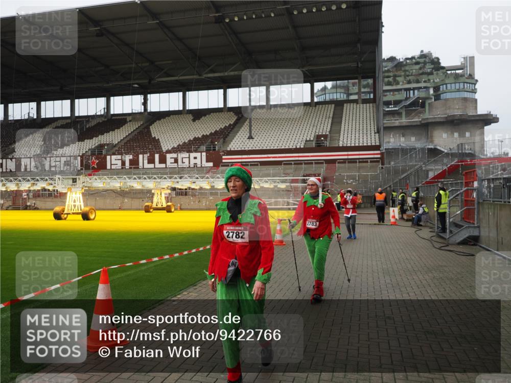 07.12.2025 - St. Pauli X-Mass-Run No. 15 Fabian Wolf http://msf.ph/oto/9422766 07.12.2025 11:54:41 Ziel 333, 1331, 1784, 2775, 2778, 2782, 2783 meine-sportfotos.de