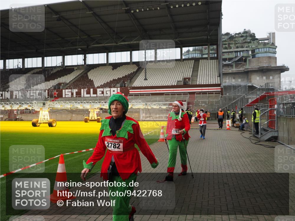 07.12.2025 - St. Pauli X-Mass-Run No. 15 Fabian Wolf http://msf.ph/oto/9422768 07.12.2025 11:54:41 Ziel 333, 1331, 1784, 2775, 2778, 2782, 2783 meine-sportfotos.de