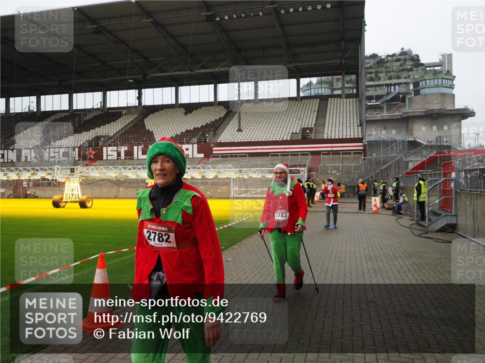 07.12.2025 - St. Pauli X-Mass-Run No. 15 Fabian Wolf http://msf.ph/oto/9422769 07.12.2025 11:54:41 Ziel 333, 1331, 1784, 2775, 2778, 2782, 2783 meine-sportfotos.de