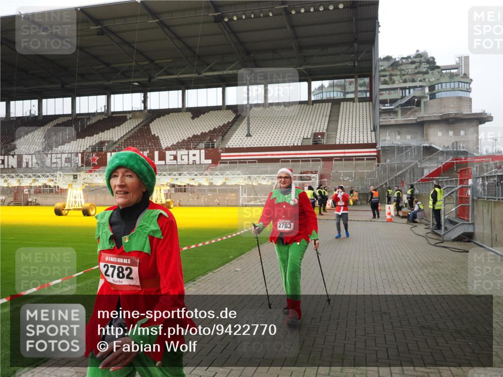 07.12.2025 - St. Pauli X-Mass-Run No. 15 Fabian Wolf http://msf.ph/oto/9422770 07.12.2025 11:54:42 Ziel 333, 1331, 1784, 2775, 2778, 2782, 2783 meine-sportfotos.de