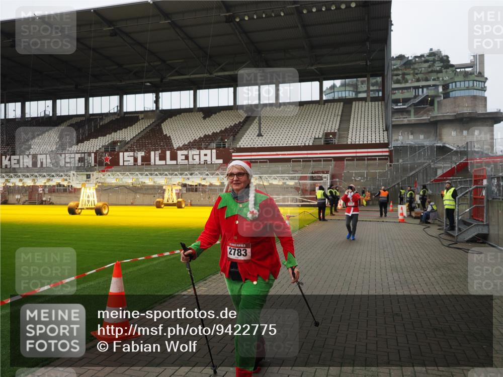 07.12.2025 - St. Pauli X-Mass-Run No. 15 Fabian Wolf http://msf.ph/oto/9422775 07.12.2025 11:54:43 Ziel 333, 1331, 1784, 2775, 2778, 2782, 2783 meine-sportfotos.de